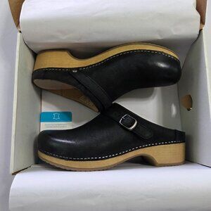 Dansko Berry Burnished Nubuck Leather Black Clogs – Size 39 (US 8.5–9)